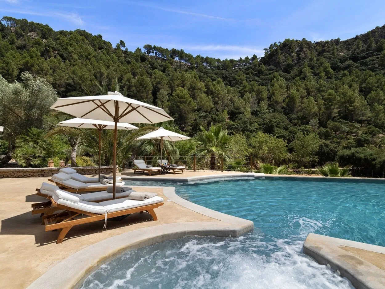 Boutique Hotels vs Chain Hotels: Which Should You Choose in 2026