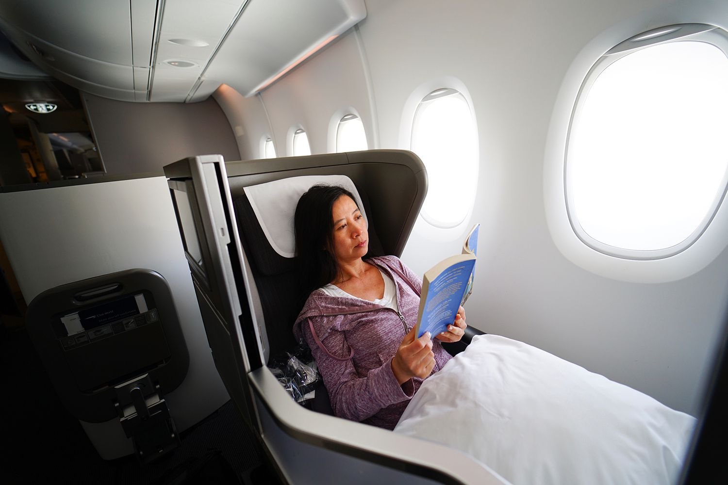 How to Survive a Long-Haul Flight Comfortably in 2026